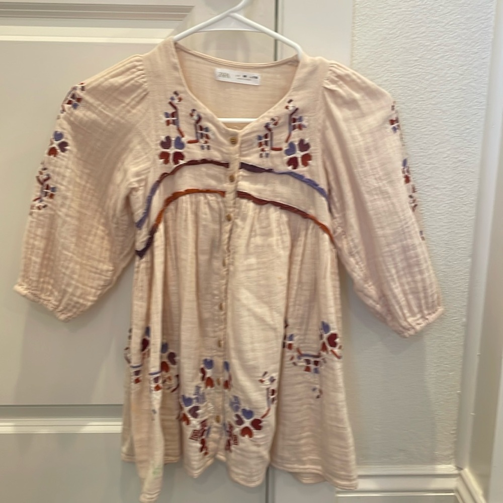 Zara girls embroidery dress. Beautiful colors. 6 perfect for Valentines 💝